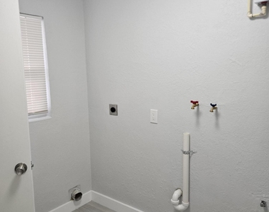 2010 Ne 33rd Street - Photo Thumbnail 17