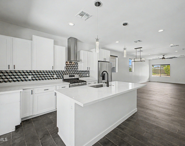 2312 E Curnow Drive - Photo Thumbnail 11