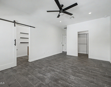 2312 E Curnow Drive - Photo Thumbnail 14