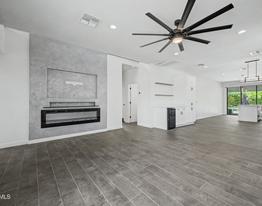 2312 E Curnow Drive - Photo Thumbnail 4