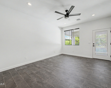 2312 E Curnow Drive - Photo Thumbnail 12