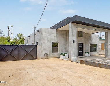 2312 E Curnow Drive - Photo Thumbnail 31