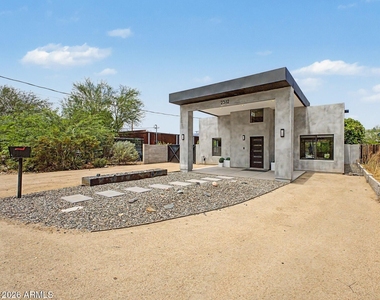 2312 E Curnow Drive - Photo Thumbnail 2