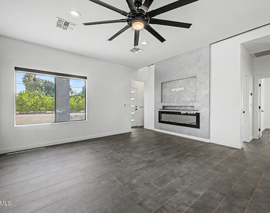 2312 E Curnow Drive - Photo Thumbnail 5