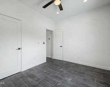 2312 E Curnow Drive - Photo Thumbnail 20
