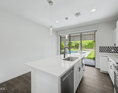 2312 E Curnow Drive - Photo Thumbnail 9