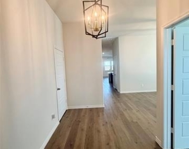 217 Beechwood Avenue - Photo Thumbnail 3