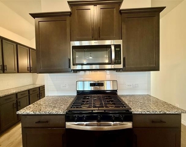 217 Beechwood Avenue - Photo Thumbnail 10