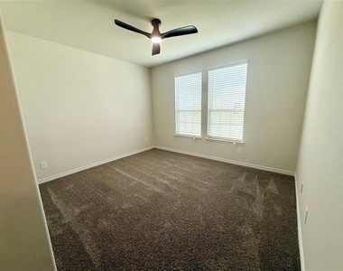 217 Beechwood Avenue - Photo Thumbnail 4