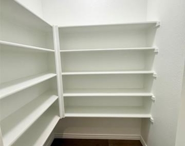 217 Beechwood Avenue - Photo Thumbnail 7