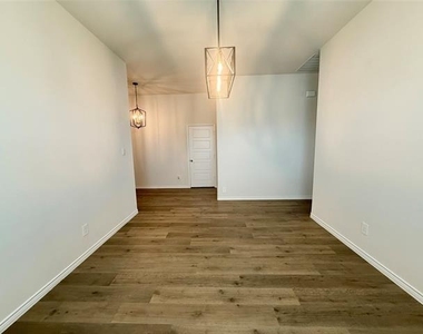 217 Beechwood Avenue - Photo Thumbnail 6