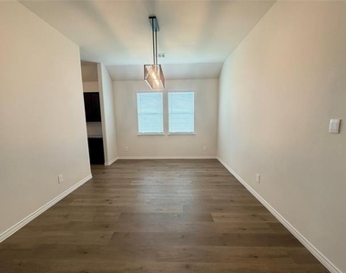 217 Beechwood Avenue - Photo Thumbnail 5