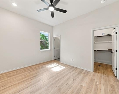 1022 E 9th Street - Photo Thumbnail 21