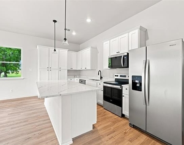 1022 E 9th Street - Photo Thumbnail 12