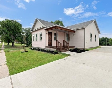1022 E 9th Street - Photo Thumbnail 24