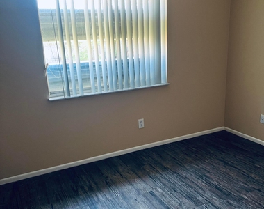 182 Ne Jettie Terrace - Photo Thumbnail 12