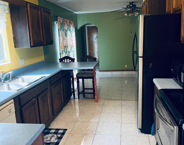 182 Ne Jettie Terrace - Photo Thumbnail 5