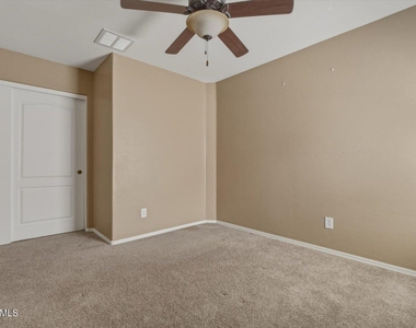 2246 E Fraktur Road - Photo Thumbnail 19