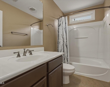 2246 E Fraktur Road - Photo Thumbnail 20