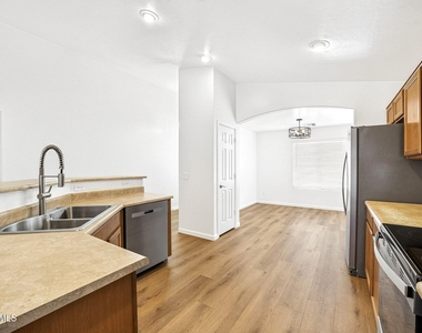 1582 E Leaf Road - Photo Thumbnail 4