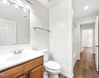 1582 E Leaf Road - Photo Thumbnail 17