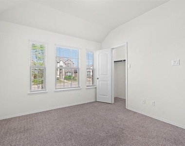 1525 Alamandine Avenue - Photo Thumbnail 6