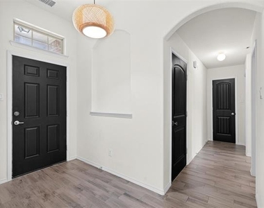 1525 Alamandine Avenue - Photo Thumbnail 1