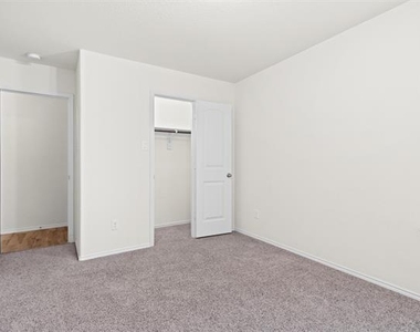 1525 Alamandine Avenue - Photo Thumbnail 9