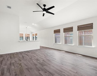 1525 Alamandine Avenue - Photo Thumbnail 2