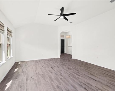 1525 Alamandine Avenue - Photo Thumbnail 3