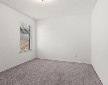 1525 Alamandine Avenue - Photo Thumbnail 8