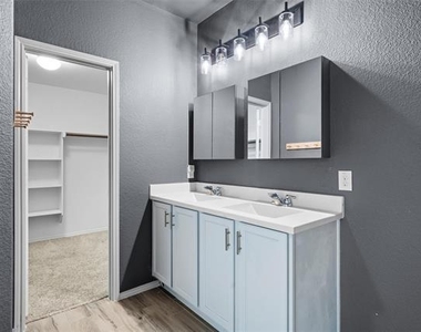 1525 Alamandine Avenue - Photo Thumbnail 12