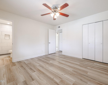 4352 E Grovers Avenue - Photo Thumbnail 8