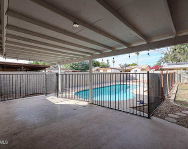 4352 E Grovers Avenue - Photo Thumbnail 11