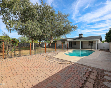 4352 E Grovers Avenue - Photo Thumbnail 12