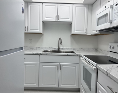 402 Lake Shore Drive - Photo Thumbnail 5