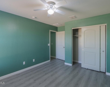 4722 S 238th Lane - Photo Thumbnail 7