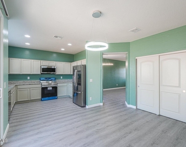 4722 S 238th Lane - Photo Thumbnail 4