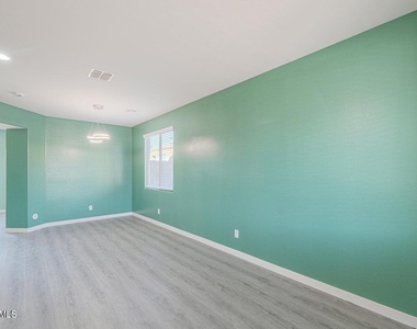 4722 S 238th Lane - Photo Thumbnail 16