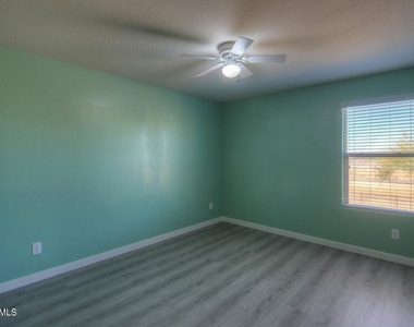 4722 S 238th Lane - Photo Thumbnail 9