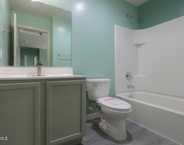 4722 S 238th Lane - Photo Thumbnail 10