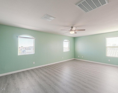 4722 S 238th Lane - Photo Thumbnail 27