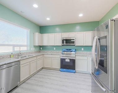 4722 S 238th Lane - Photo Thumbnail 3