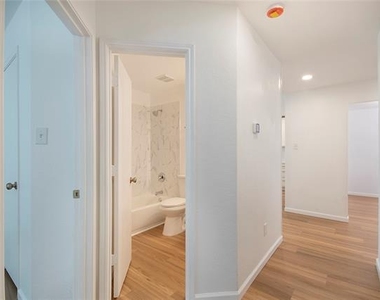 1618 Pin Oak Trail - Photo Thumbnail 23