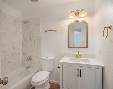 1618 Pin Oak Trail - Photo Thumbnail 17