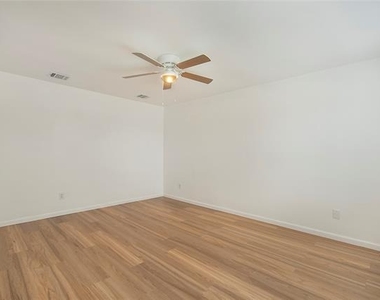 1618 Pin Oak Trail - Photo Thumbnail 12