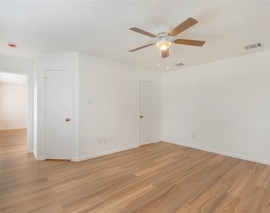 1618 Pin Oak Trail - Photo Thumbnail 15