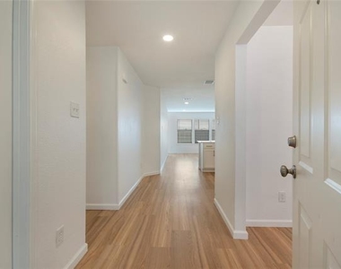1618 Pin Oak Trail - Photo Thumbnail 1