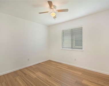 1618 Pin Oak Trail - Photo Thumbnail 19