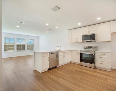 1618 Pin Oak Trail - Photo Thumbnail 2